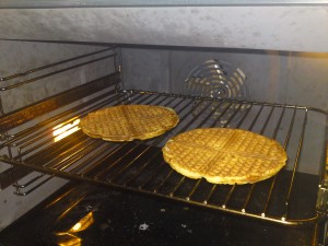 Våfflor i ugnen ca 230ºC  för att bevara krispighet och värme.